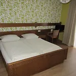 Grüner Jäger Hotel 2*